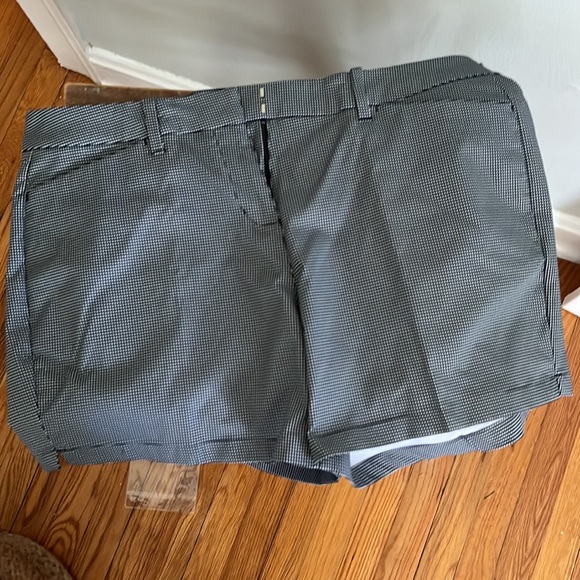 PGA Tour Ladies Golf Shorts - Picture 8 of 13